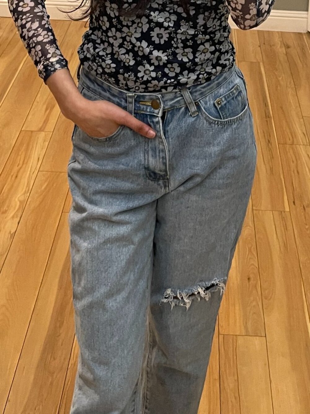 SHEIN Women's XS Light Wash High Rise Mom Jeans Distressed Knee Denim
